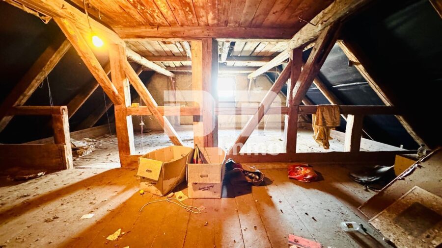 Saniertes Fachwerkhaus mit neuem Dach mit Nebengebäude + PV Anlage auf großem Grundstück - Wohnhaus DG Dachboden Lager